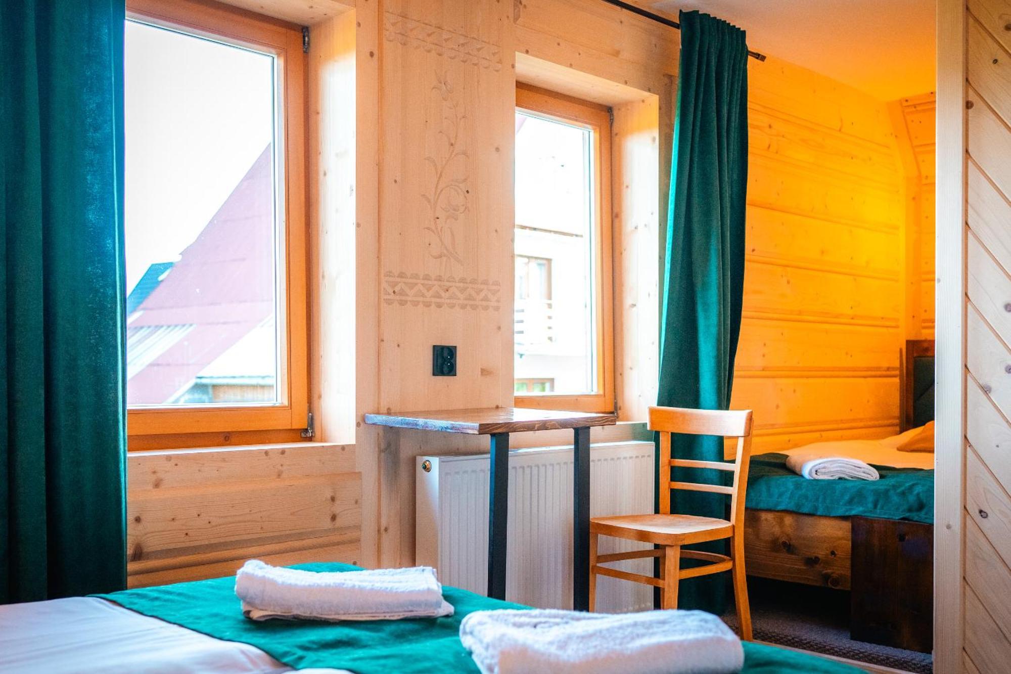 Apartamenty Dwupoziomowe Stasikowe Izby Буковина-Татшаньска Экстерьер фото